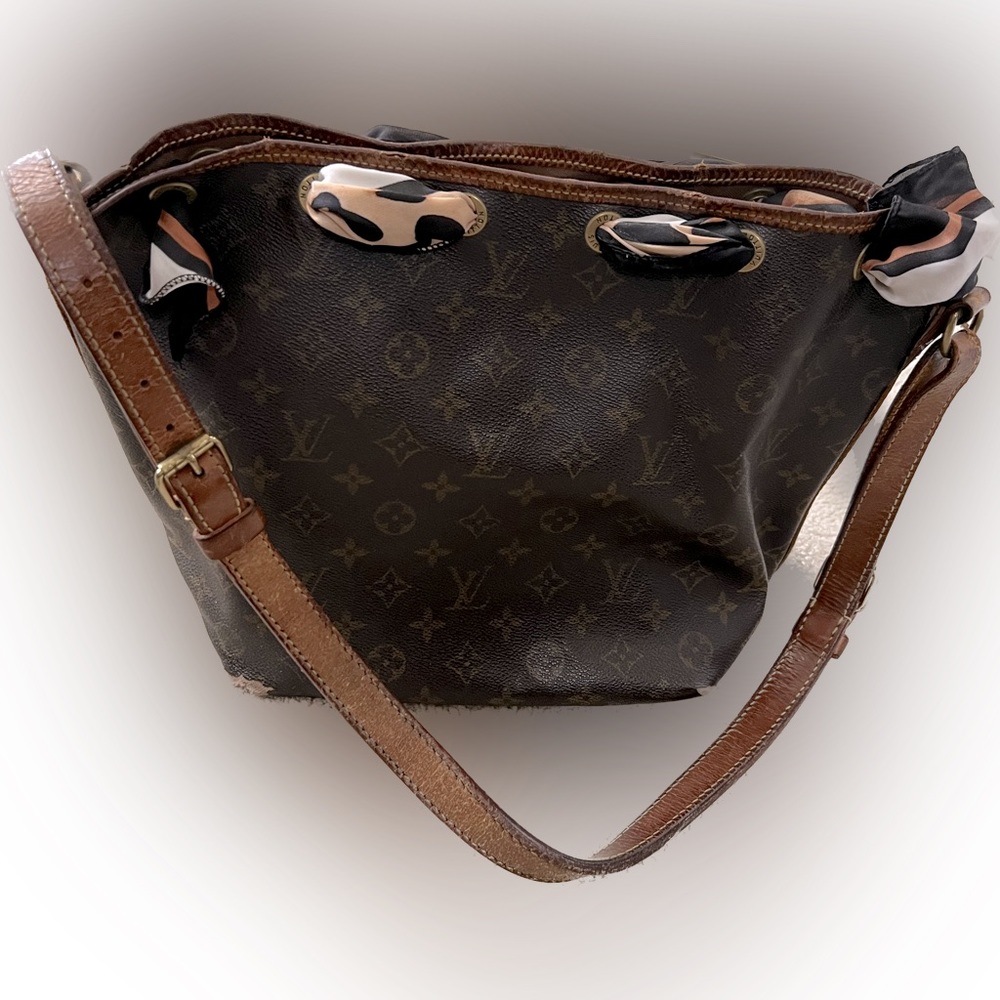 Vintage authentic Louis Vuitton brown signature bucket shoulder bag purse